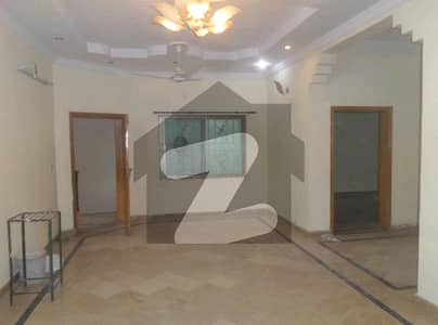 آئی ۔ 8 اسلام آباد میں 3 کمروں کا 14 مرلہ بالائی پورشن 1.35 لاکھ میں کرایہ پر دستیاب ہے۔