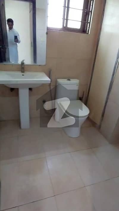 عسکری 11 عسکری,لاہور میں 3 کمروں کا 10 مرلہ فلیٹ 2.9 کروڑ میں برائے فروخت۔