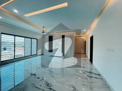 عسکری 10 - سیکٹر ایس عسکری 10,عسکری,لاہور میں 4 کمروں کا 12 مرلہ فلیٹ 1.75 لاکھ میں کرایہ پر دستیاب ہے۔