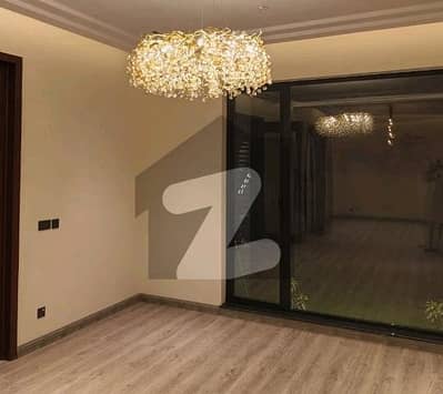 بحریہ ٹاؤن سیکٹر ای بحریہ ٹاؤن,لاہور میں 5 کمروں کا 1 کنال مکان 5.5 کروڑ میں برائے فروخت۔