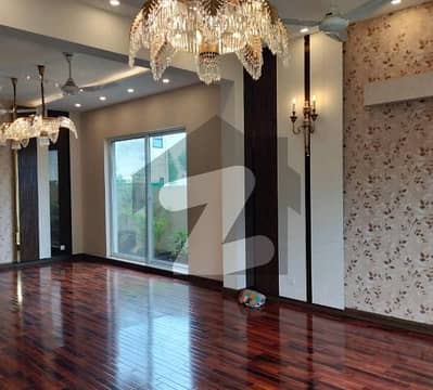 بحریہ ٹاؤن سیکٹر ای بحریہ ٹاؤن,لاہور میں 5 کمروں کا 10 مرلہ مکان 3.2 کروڑ میں برائے فروخت۔