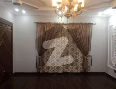بحریہ ٹاؤن سیکٹر ای بحریہ ٹاؤن,لاہور میں 5 کمروں کا 10 مرلہ مکان 3.3 کروڑ میں برائے فروخت۔