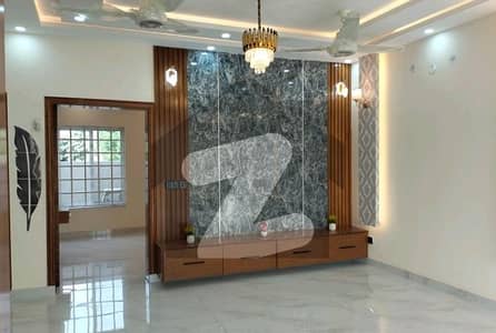 بحریہ ٹاؤن سیکٹر ای بحریہ ٹاؤن,لاہور میں 3 کمروں کا 5 مرلہ مکان 1.8 کروڑ میں برائے فروخت۔