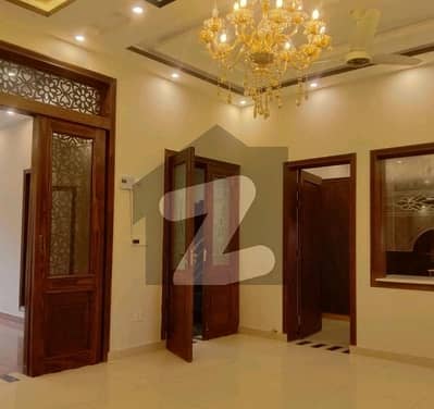 بحریہ ٹاؤن سیکٹر سی بحریہ ٹاؤن,لاہور میں 5 کمروں کا 1 کنال مکان 5.6 کروڑ میں برائے فروخت۔