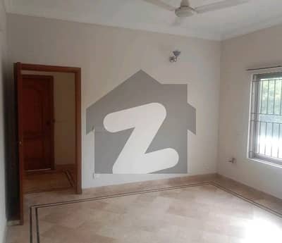 آئی ۔ 8 اسلام آباد میں 6 کمروں کا 12 مرلہ مکان 10.0 کروڑ میں برائے فروخت۔