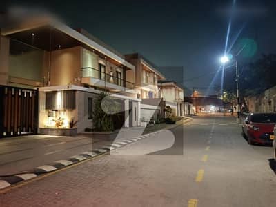داؤد سوسائٹی گلشنِ اقبال ٹاؤن,کراچی میں 5 کمروں کا 1 کنال مکان 32.0 کروڑ میں برائے فروخت۔