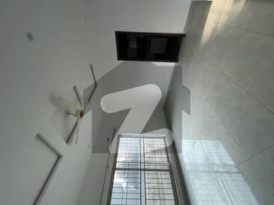 جوہر ٹاؤن فیز 2 جوہر ٹاؤن,لاہور میں 1 کمرے کا 5 مرلہ زیریں پورشن 45.0 ہزار میں کرایہ پر دستیاب ہے۔