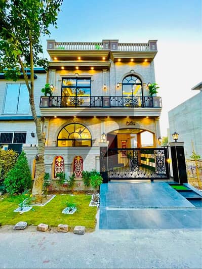 5 MARLA MODERN HOUSE FOR SALE IN DHA 9 TOWN.