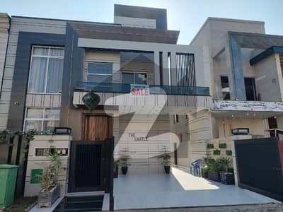 بحریہ ٹاؤن - اوورسیزبی بحریہ ٹاؤن اوورسیز انکلیو,بحریہ ٹاؤن,لاہور میں 5 کمروں کا 10 مرلہ مکان 5.5 کروڑ میں برائے فروخت۔