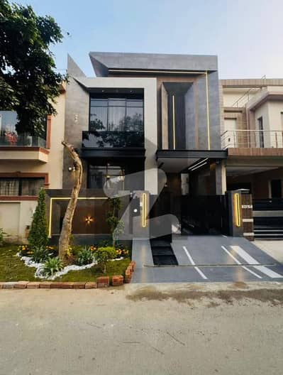 5 MARLA MODERN FULLY FURNISHED HOUSE AVAILABLE FOR SALE IN DHA 9 TOWN.