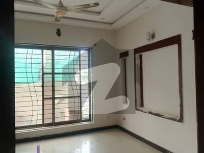 6 MARLA UPPER PORTION FOR RENT GAS AVAILABLE