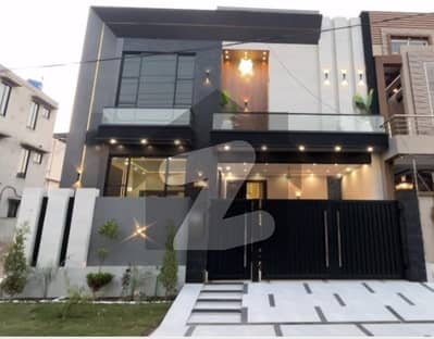 Prime Location 8 Marla Spacious House Available In Valencia - Block H1 For sale