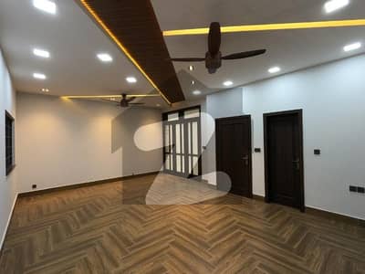 جی ۔ 13/2 جی ۔ 13,اسلام آباد میں 6 کمروں کا 1 کنال مکان 16.5 کروڑ میں برائے فروخت۔