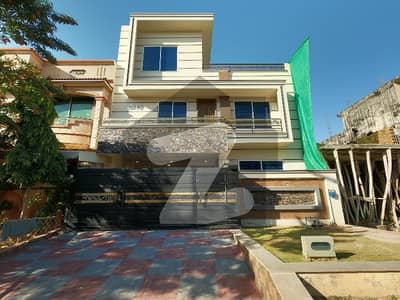 G13/3 brand new luxury House For Sale Size 30*60 sun facing