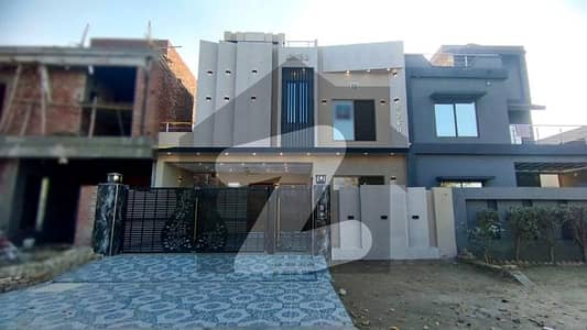 House Of 11 Marla Is Available In Contemporary Neighborhood Of Raiwind Road