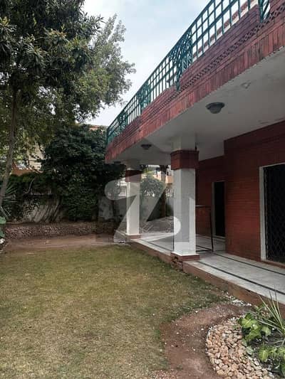 HOUSE FOR RENT IN F8