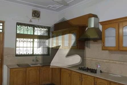 آئی ۔ 8/3 آئی ۔ 8,اسلام آباد میں 3 کمروں کا 12 مرلہ زیریں پورشن 1.2 لاکھ میں کرایہ پر دستیاب ہے۔