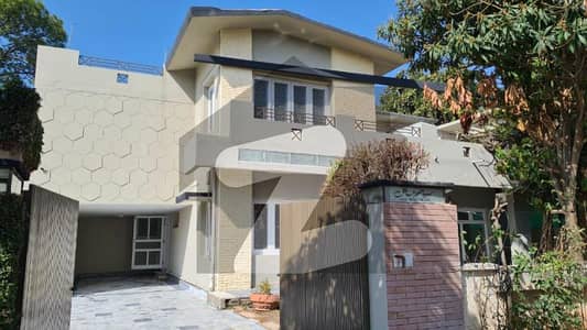 Luxury 468.4 Sq Yd House Available in F-7/2