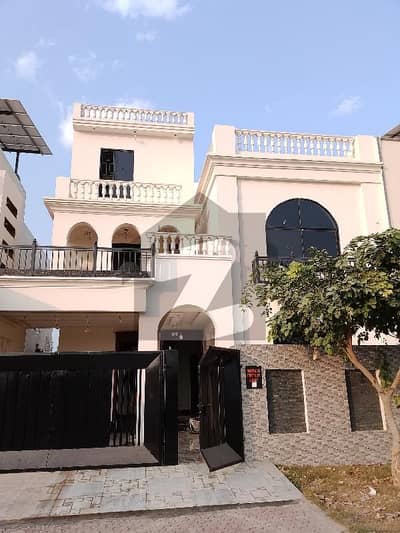 رائل آرچرڈ ملتان پبلک سکول روڈ,ملتان میں 5 کمروں کا 10 مرلہ مکان 1.3 لاکھ میں کرایہ پر دستیاب ہے۔