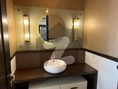 ڈی ایچ اے فیز 8 ڈی ایچ اے ڈیفینس,کراچی میں 6 کمروں کا 2 کنال مکان 40.0 کروڑ میں برائے فروخت۔