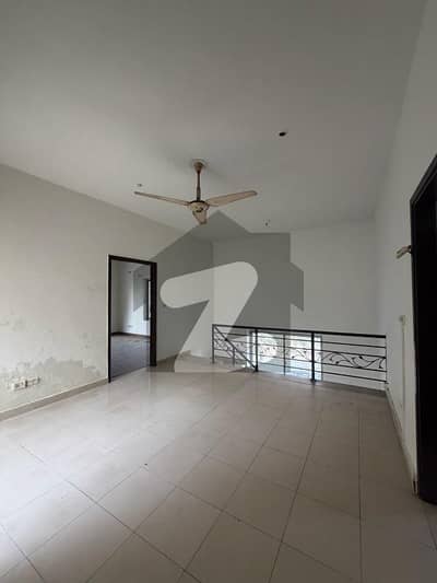 8 Marla Good Condition Safari Villa For Rent