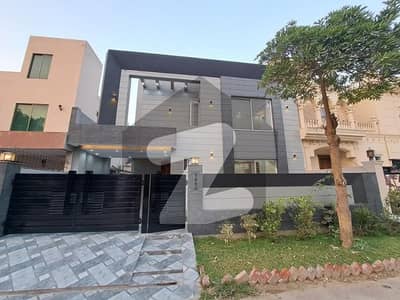 لیک سٹی میڈوز لاہور میں 5 کمروں کا 10 مرلہ مکان 3.6 کروڑ میں برائے فروخت۔