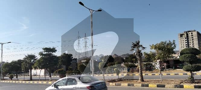 بی ۔ 17 اسلام آباد میں 1 کنال رہائشی پلاٹ 3.2 کروڑ میں برائے فروخت۔