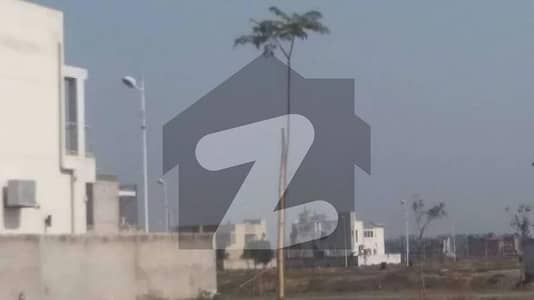 ڈی ایچ اے فیز 7 - بلاک وائے فیز 7,ڈیفنس (ڈی ایچ اے),لاہور میں 10 مرلہ رہائشی پلاٹ 1.5 کروڑ میں برائے فروخت۔