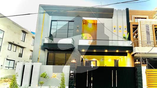 ویلینشیاء ۔ بلاک ایچ1 ویلینشیاء ہاؤسنگ سوسائٹی,لاہور میں 5 کمروں کا 8 مرلہ مکان 4.79 کروڑ میں برائے فروخت۔