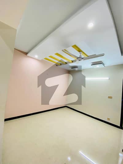 جی ۔ 11/1 جی ۔ 11,اسلام آباد میں 5 کمروں کا 8 مرلہ مکان 7.5 کروڑ میں برائے فروخت۔