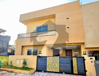 بحریہ ٹاؤن فیز 8 ۔ سفاری ویلی بحریہ ٹاؤن فیز 8,بحریہ ٹاؤن راولپنڈی,راولپنڈی میں 5 کمروں کا 7 مرلہ مکان 2.65 کروڑ میں برائے فروخت۔