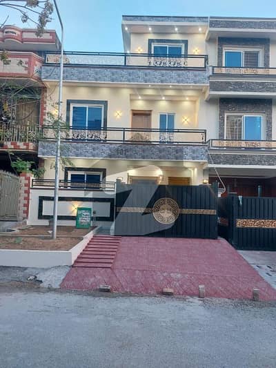 جی ۔ 13 اسلام آباد میں 4 کمروں کا 4 مرلہ مکان 4.25 کروڑ میں برائے فروخت۔