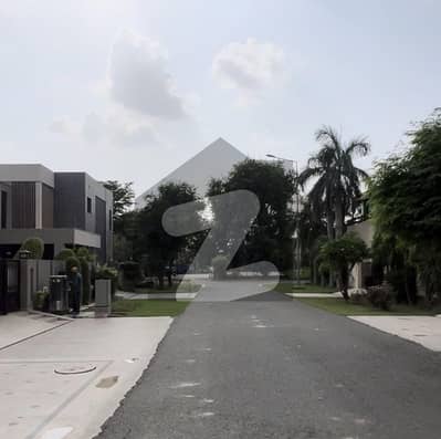 ڈی ایچ اے فیز 5 - بلاک ڈی فیز 5,ڈیفنس (ڈی ایچ اے),لاہور میں 1 کنال رہائشی پلاٹ 6.95 کروڑ میں برائے فروخت۔