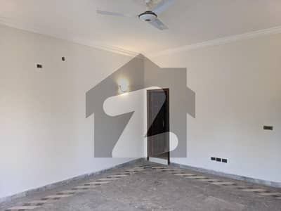 ایف ۔ 6 اسلام آباد میں 5 کمروں کا 18 مرلہ مکان 24.75 کروڑ میں برائے فروخت۔