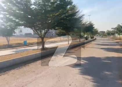 ڈی ایچ اے فیز 2 - سیکٹر ڈی ڈی ایچ اے ڈیفینس فیز 2,ڈی ایچ اے ڈیفینس,اسلام آباد میں 1 کنال رہائشی پلاٹ 3.5 کروڑ میں برائے فروخت۔