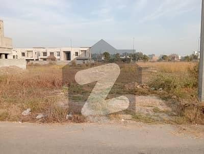 Phase 7, Y block, 10 Marla, Attractive Location