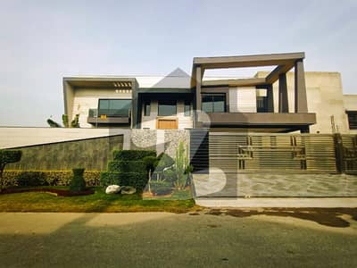 ویلینشیاء ۔ بلاک ڈی ویلینشیاء ہاؤسنگ سوسائٹی,لاہور میں 7 کمروں کا 2 کنال مکان 18.0 کروڑ میں برائے فروخت۔