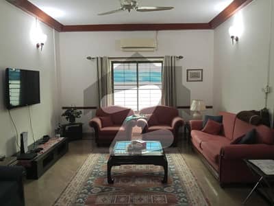 ڈی ایچ اے فیز 4 ڈیفنس (ڈی ایچ اے),لاہور میں 5 کمروں کا 1 کنال مکان 6.8 کروڑ میں برائے فروخت۔