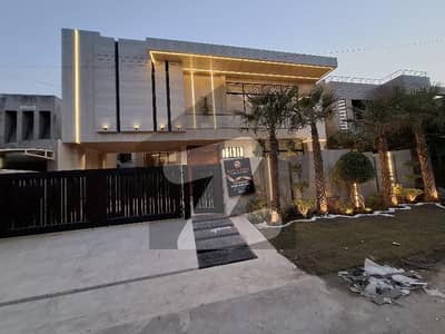 ویلینشیاء ہاؤسنگ سوسائٹی لاہور میں 5 کمروں کا 1 کنال مکان 10.35 کروڑ میں برائے فروخت۔