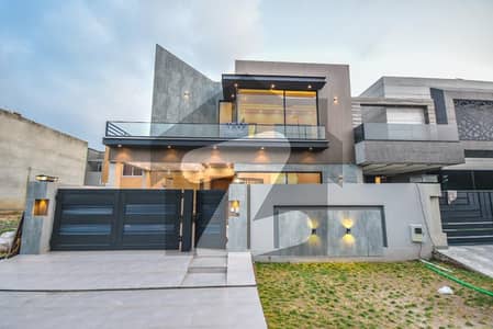 10 Marla Modern Design Luxury House Available For Sale