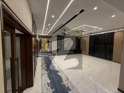 ویلینشیاء ۔ بلاک ڈی ویلینشیاء ہاؤسنگ سوسائٹی,لاہور میں 7 کمروں کا 2 کنال مکان 14.5 کروڑ میں برائے فروخت۔