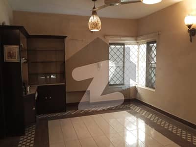 1Kanal W Block Beautiful House For Sale DHA Phase 3 Prime located