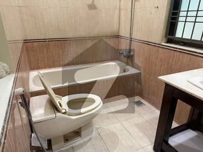 ڈی ایچ اے فیز 1 - بلاک پی فیز 1,ڈیفنس (ڈی ایچ اے),لاہور میں 4 کمروں کا 10 مرلہ مکان 3.65 کروڑ میں برائے فروخت۔