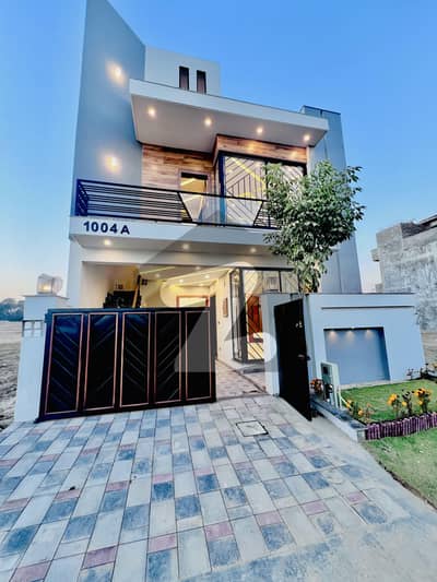Luxury 5 Marla house available for sale in Faisal town