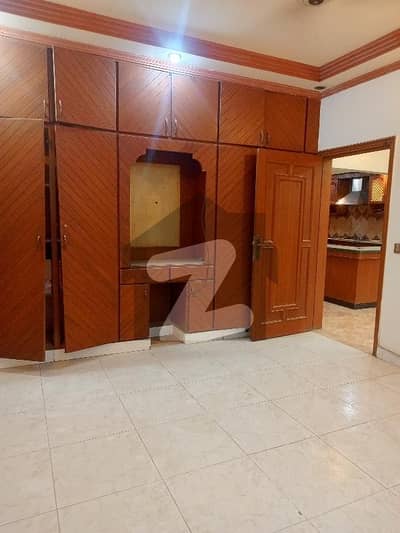 کلفٹن ۔ بلاک 2 کلفٹن,کراچی میں 3 کمروں کا 8 مرلہ فلیٹ 2.8 کروڑ میں برائے فروخت۔