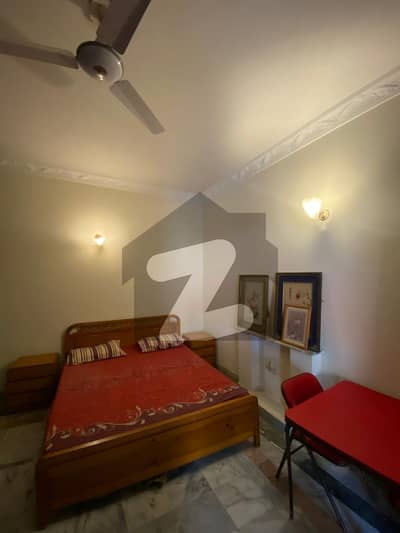 ایف ۔ 8 اسلام آباد میں 1 کمرے کا 6 مرلہ کمرہ 1.0 لاکھ میں کرایہ پر دستیاب ہے۔