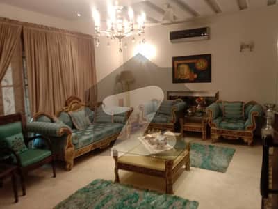 ڈی ایچ اے فیز 4 ڈیفنس (ڈی ایچ اے),لاہور میں 5 کمروں کا 1 کنال مکان 6.7 کروڑ میں برائے فروخت۔