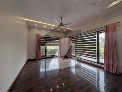 BRAND NEW GROUND+BASMENT 5BED 6BATH