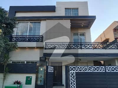 بحریہ ٹاؤن سیکٹر سی بحریہ ٹاؤن,لاہور میں 5 کمروں کا 10 مرلہ مکان 1.75 لاکھ میں کرایہ پر دستیاب ہے۔