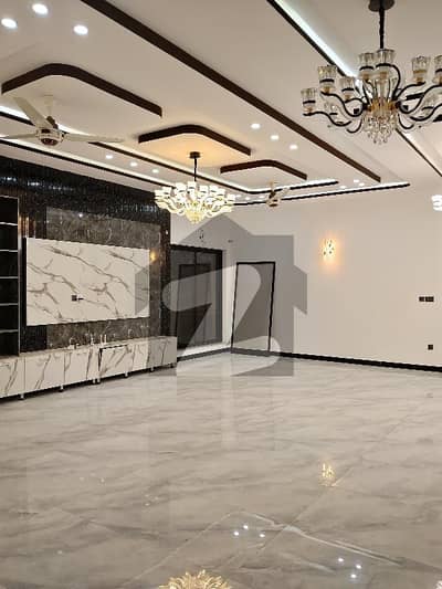 1.5 Kanal Ultra Designer Brand New Upper Portion For Rent